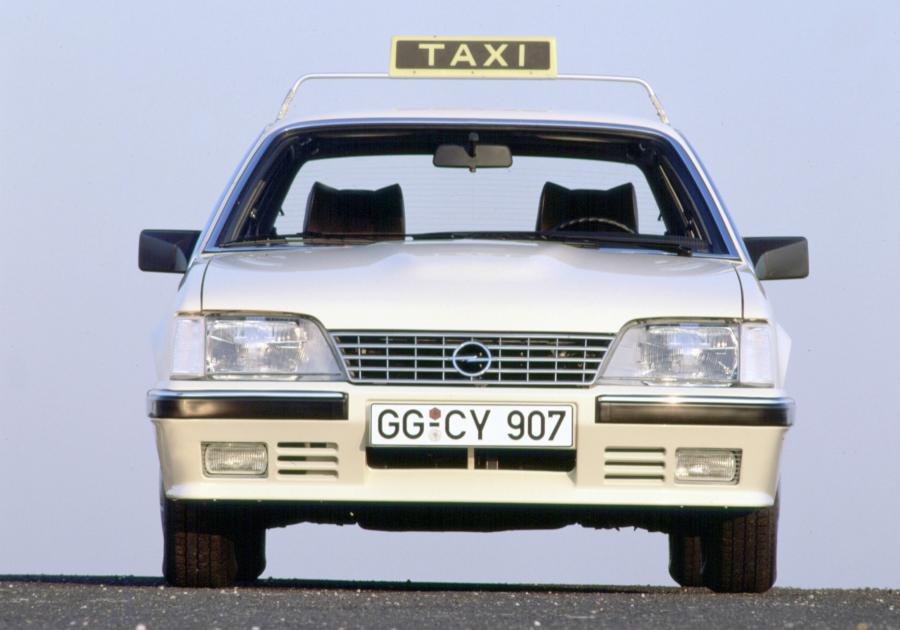  Opel Senator Taxi 1982 года  (фото 2 из 2)